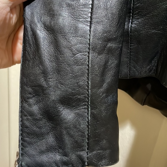 Danier black leather jacket (sz 4) - Picture 12 of 14